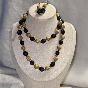 Elegant Black and Gold nuts Necklace and Earring Set